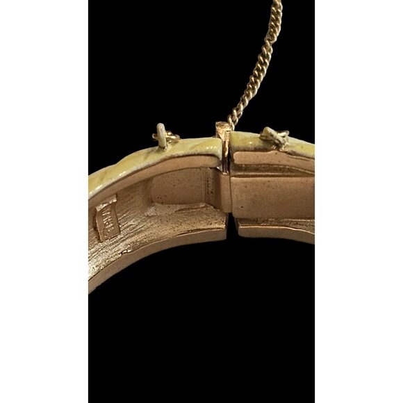 TRIFARI CANARY YELLOW ENAMEL HINGED BANGLE BRACELET 1960s Vintage 7" EUC RARE - Picture 10 of 16